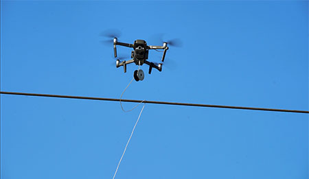 Drone/insulating rod for towing rope hanging.